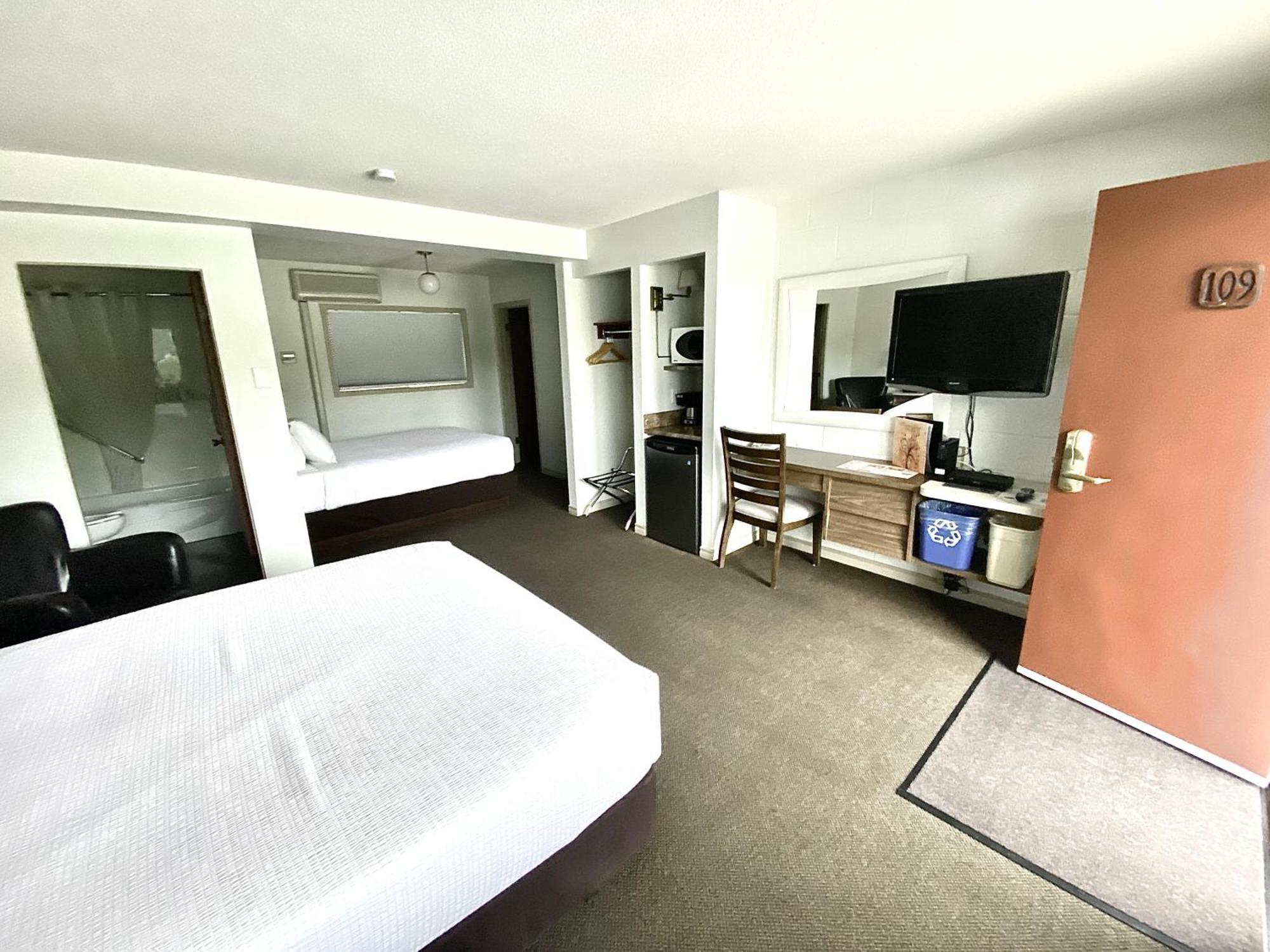 Arbutus Grove Motel Parksville Dış mekan fotoğraf